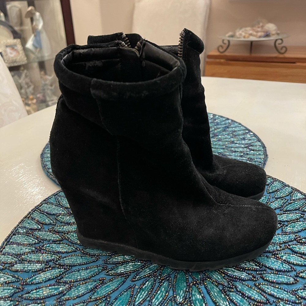 Nine West Black suede booties